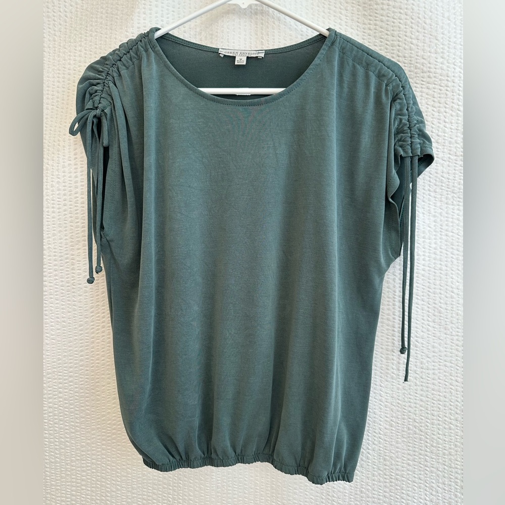 Green Envelope Women’s Green Short Sleeve Top Size: Medium